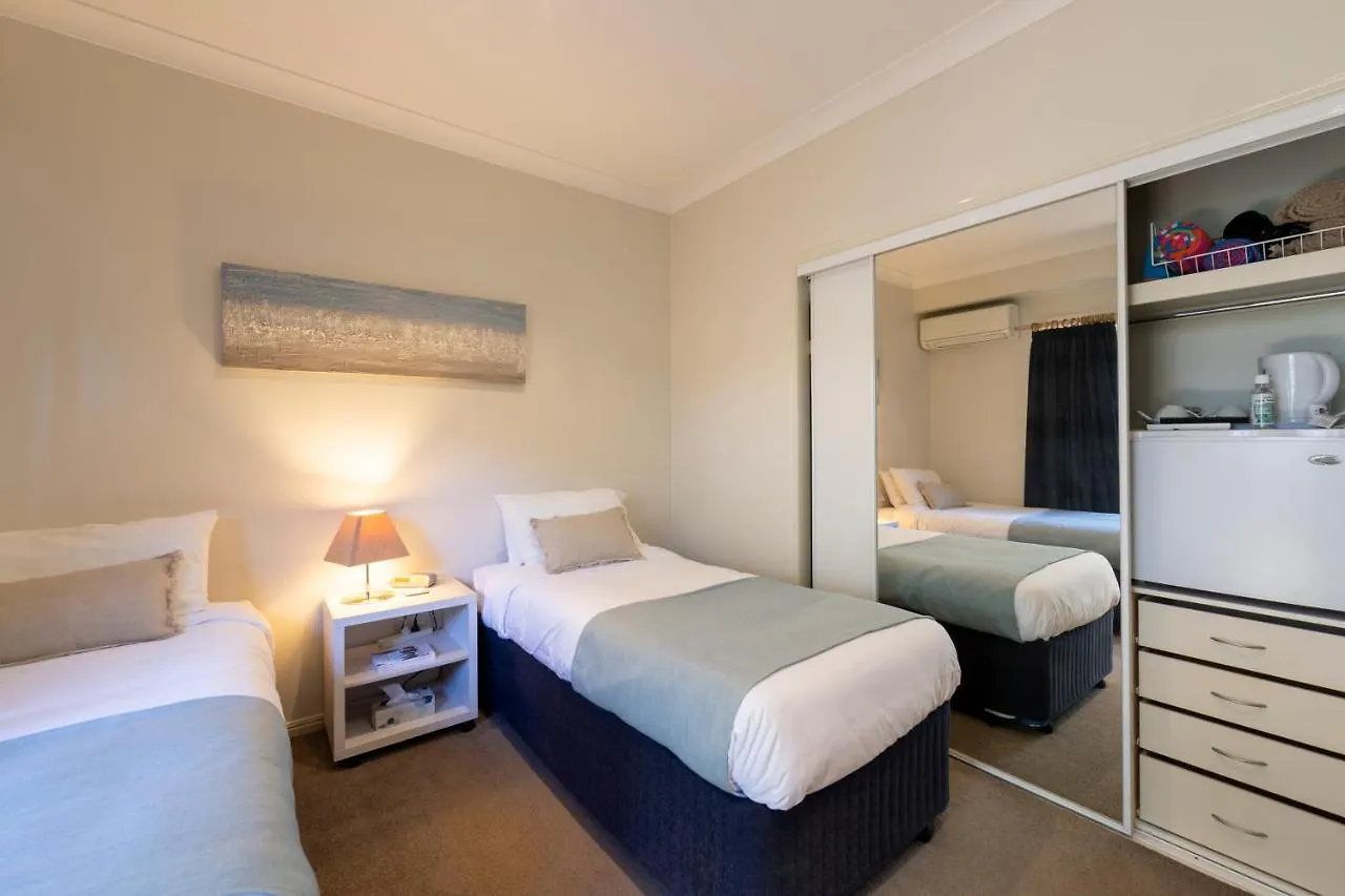 **** Bed & Breakfast Beachhouse Bed And Breakfast Redcliffe Australia