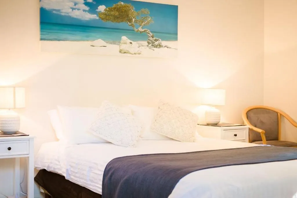 Beachhouse Bed And Breakfast Redcliffe 4*,  Australia